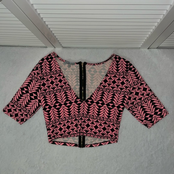 Charlotte, Russe Aztec Print 3/4 Sleeve Crop Top - Picture 7 of 10